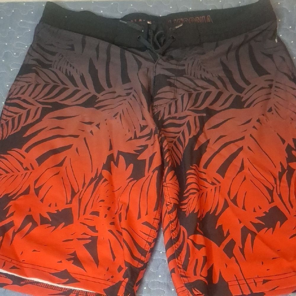 Old Navy Black and Red Pattern Swim Board Shorts size 34